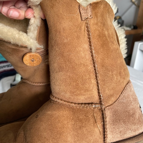 UGG Boots Short Chestnut with side button Size 6 - Picture 3 of 5